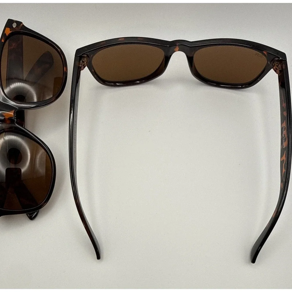 Shady Rays technology pairs men